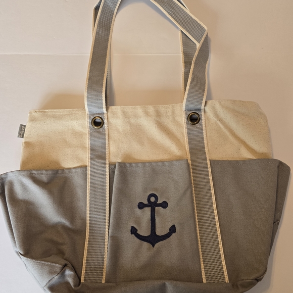 thirty-one Handbags - Thirty-One Nautical Coastal Tote Bag in Cream and Gray NWT